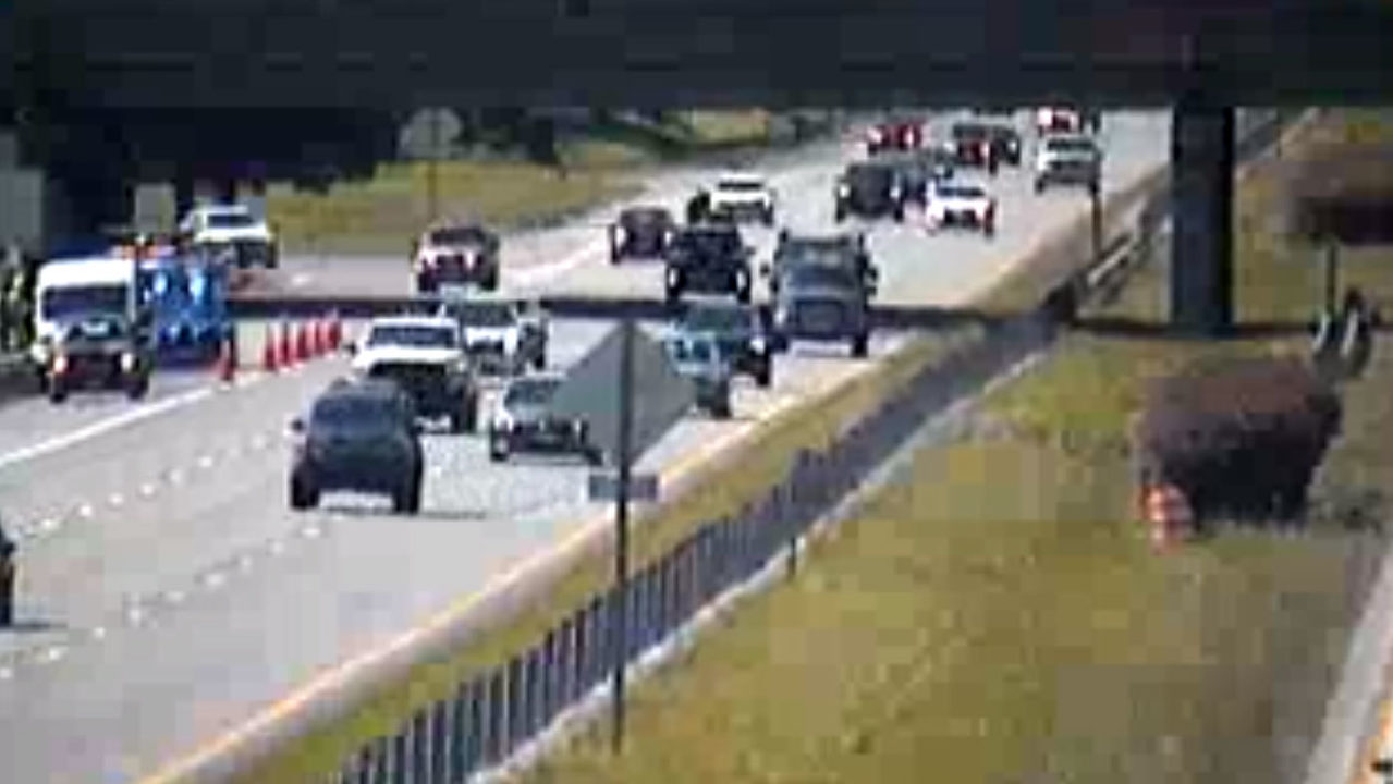 Crash causes 1mile backup in Roanoke on I581